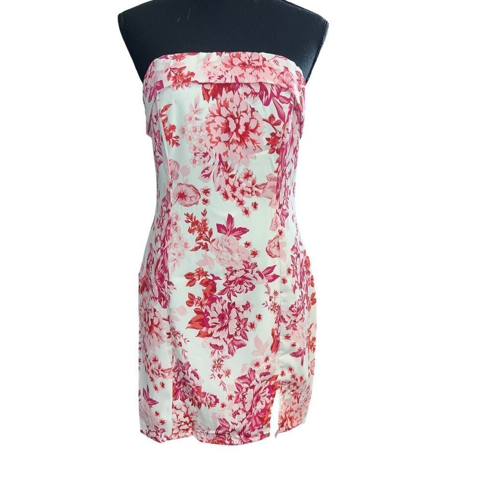 That’s so Fetch 4 Charms pink white floral strapless cocktail mini dress - Picture 3 of 8